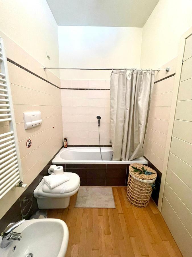 Luxury Four-Room Apartment In Monza Centro - 2 Min Walk To Train Station Buitenkant foto