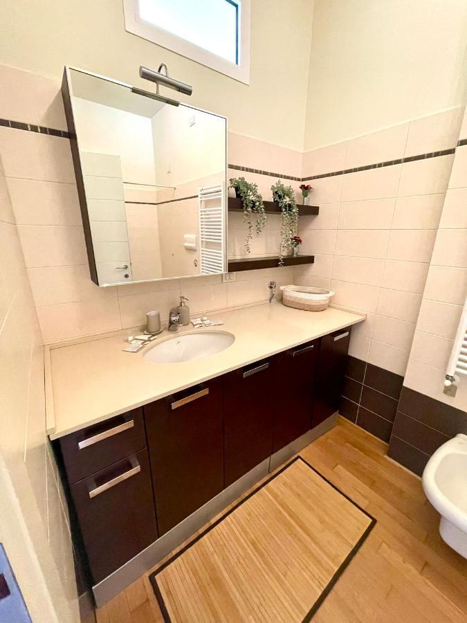 Luxury Four-Room Apartment In Monza Centro - 2 Min Walk To Train Station Buitenkant foto