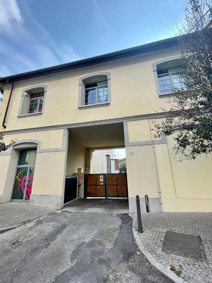 Luxury Four-Room Apartment In Monza Centro - 2 Min Walk To Train Station Buitenkant foto