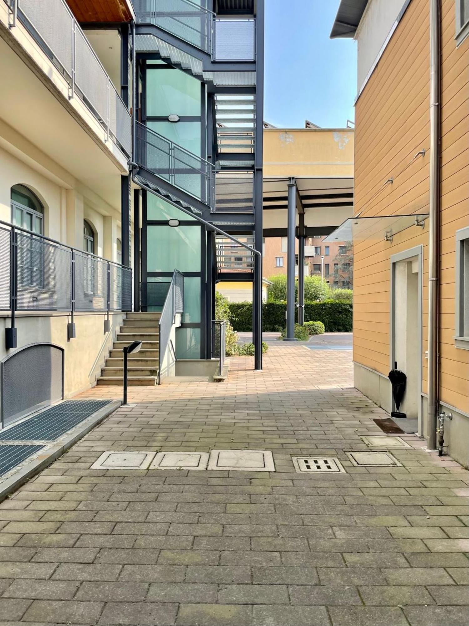 Luxury Four-Room Apartment In Monza Centro - 2 Min Walk To Train Station Buitenkant foto