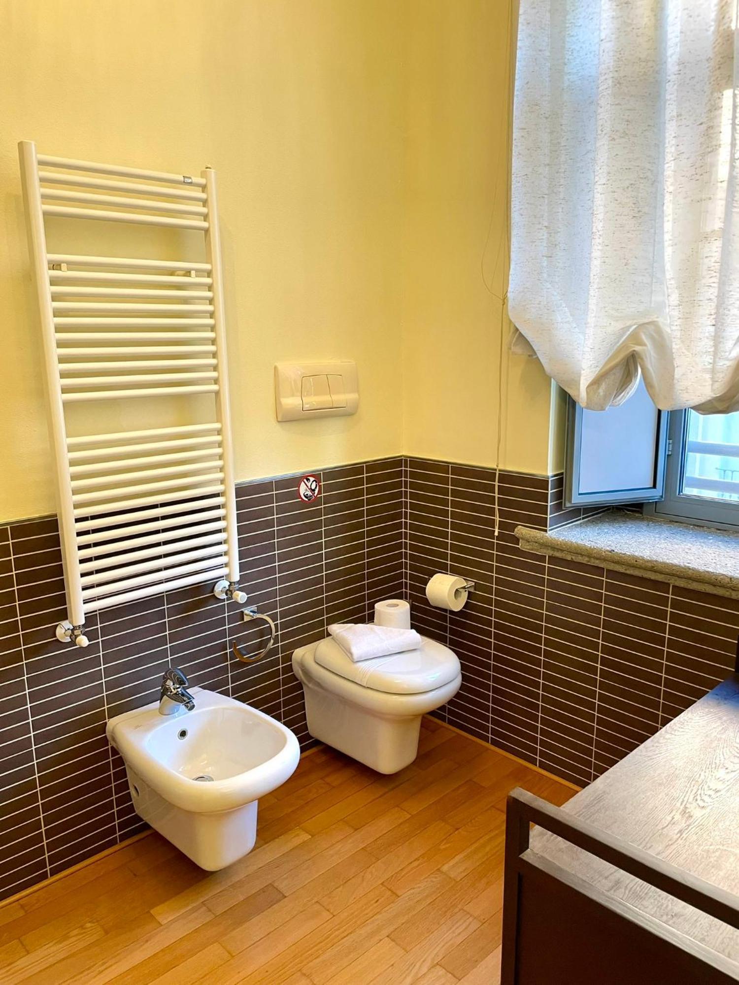 Luxury Four-Room Apartment In Monza Centro - 2 Min Walk To Train Station Buitenkant foto